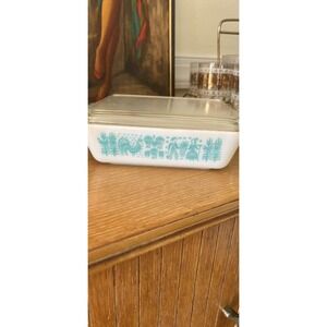 Pyrex Amish Butterprint 1 1/2 Qt Casserole dish and glass lid